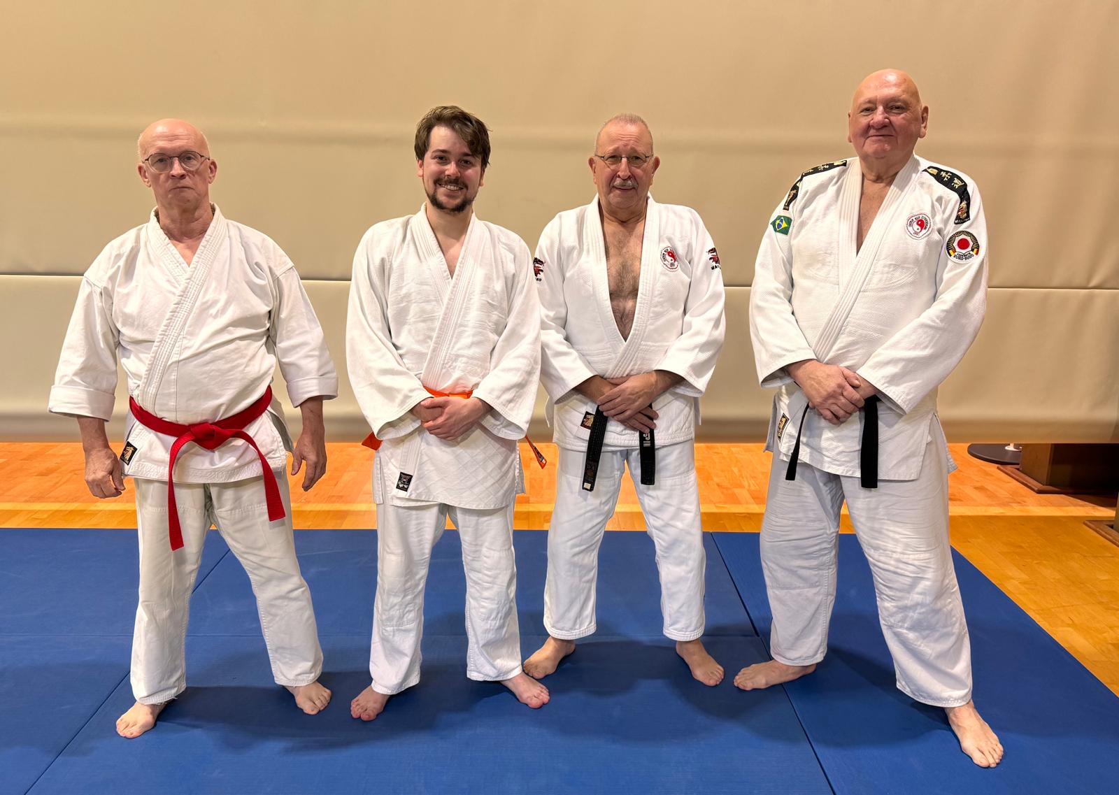 A group of men in karate uniforms

Description automatically generated